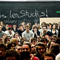 „Unis den Studis – und zwar gratis“ lautete eine Forderung der Besetzung des Wiener Audimax' 2009. Foto: Daniel Novotny