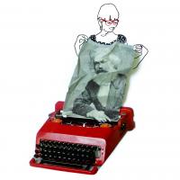 Collage. eine Frau zieht ein verknülltes Stück Papier aus einer roten Schreibmaschine. Auf dem Papier ist ein Portrait von Karl Marx