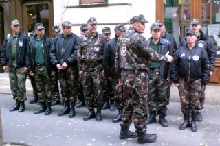 Rechtsradikale Paramilitärs (Foto: Dieter Diskovic)